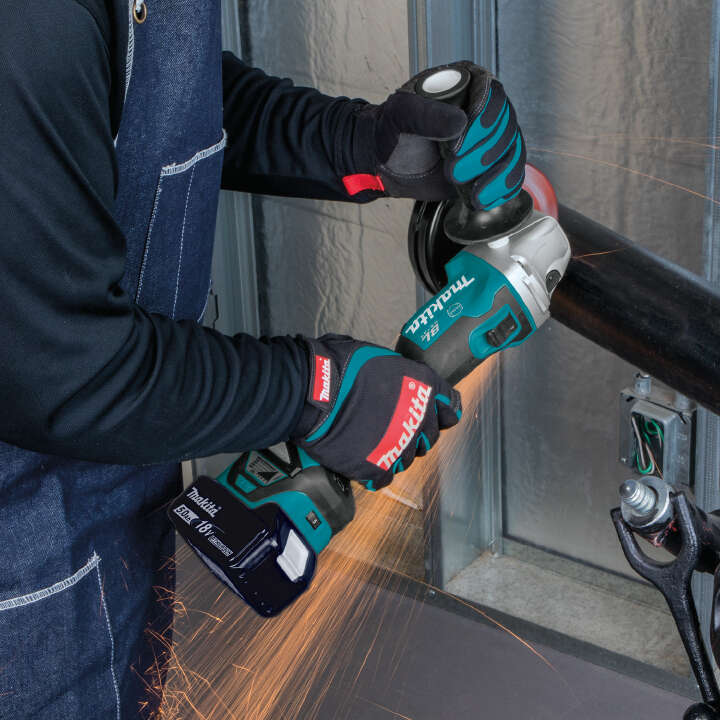 makita Winkelschleifer DGA511RTJ 18V / 5,0Ah, mit 2 Akkus, Ladegerät und Koffer